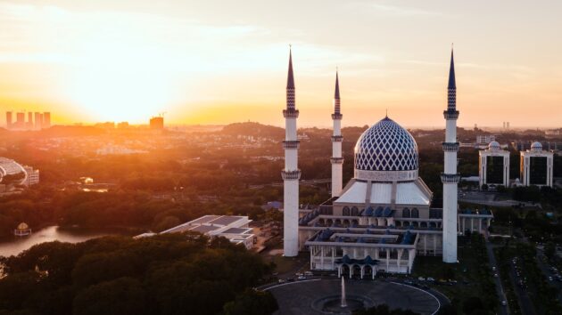 Masjid Shah Alam